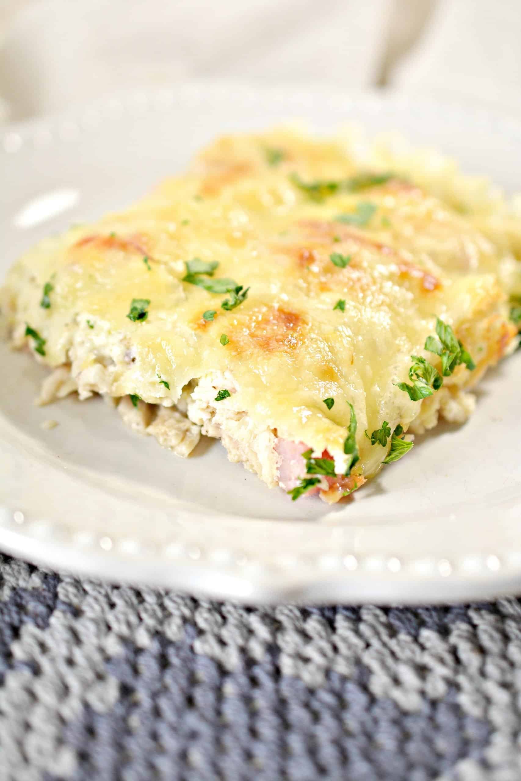 keto chicken cordon bleu casserole, easy keto chicken cordon bleu casserole, keto low carb chicken cordon bleu casserole