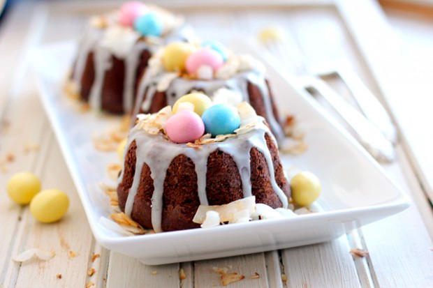 Baby Bundt Cakes with Vanilla Bean Icing