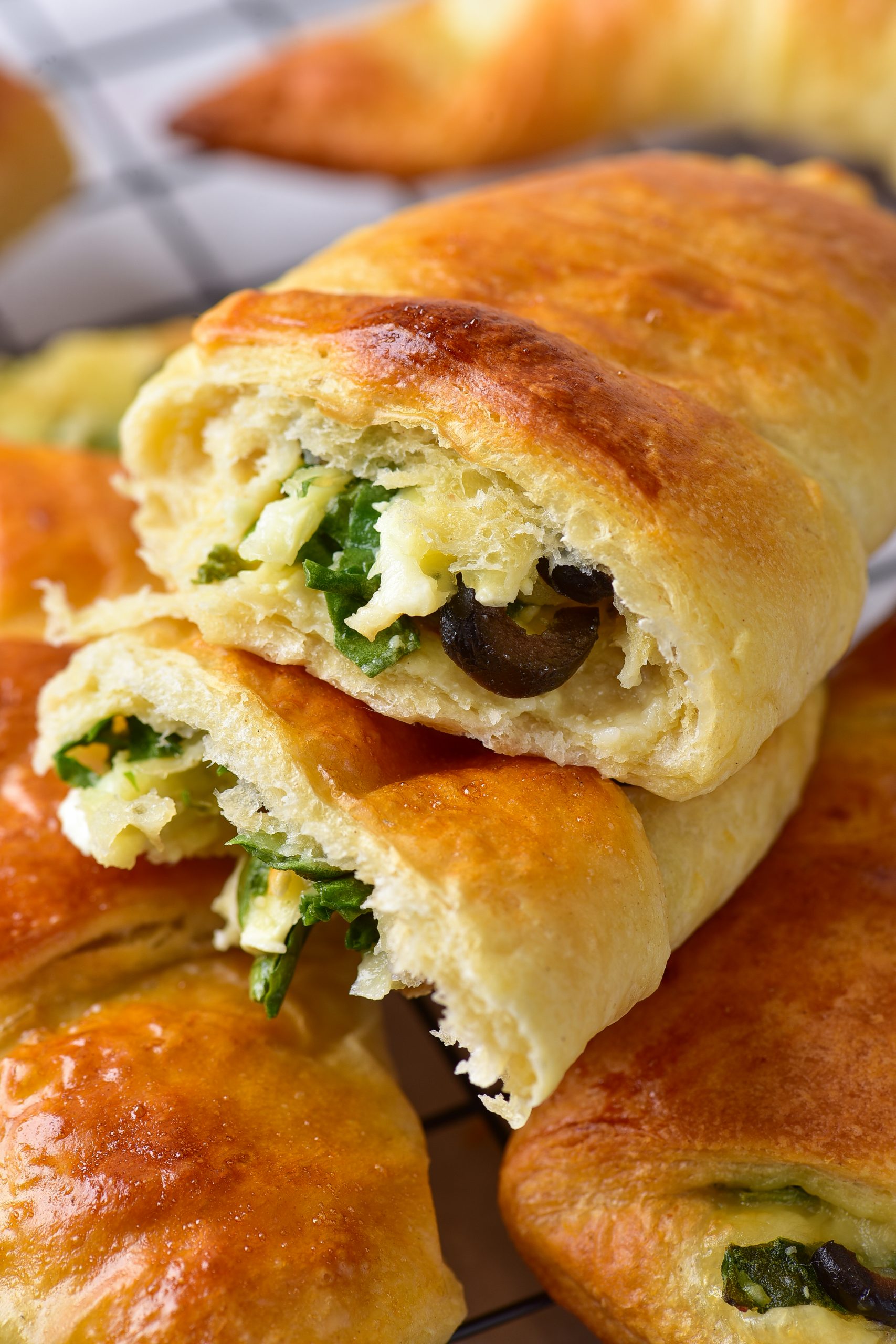 Spinach Feta Stuffed Crescents, spinach crescent rolls, spinach feta croissant, spinach crescent roll appetizers