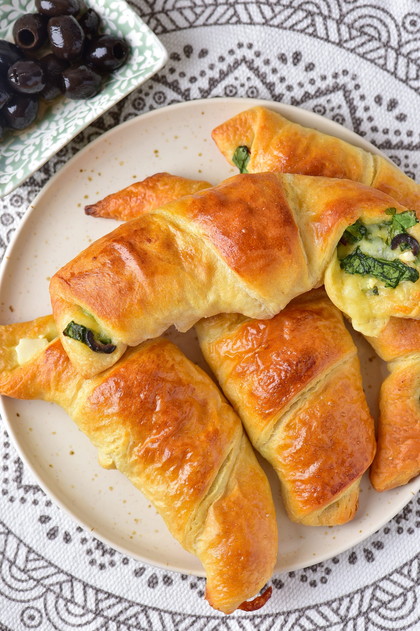 Spinach Feta Stuffed Crescents, spinach crescent rolls, spinach feta croissant, spinach crescent roll appetizers