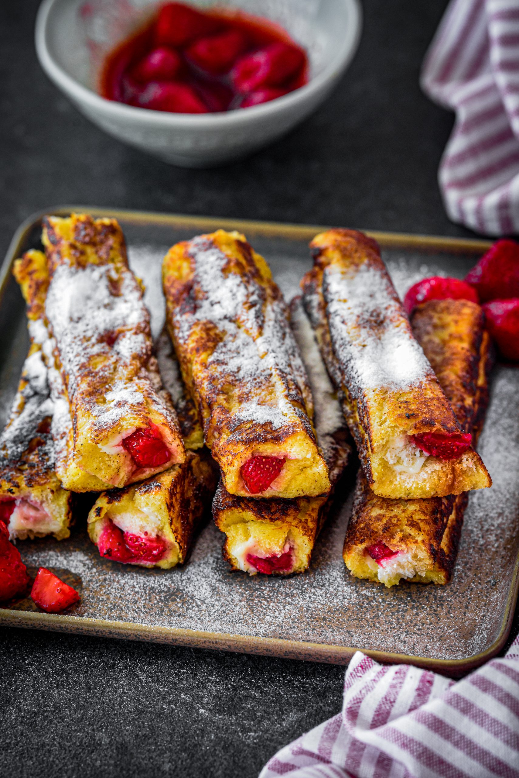 Strawberry Cheesecake French Toast Roll Ups, strawberry french toast roll ups, strawberry cheesecake french toast roll ups
