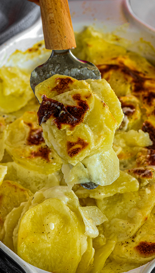 cheesy scalloped potatoes, 
cheesy scalloped potatoes recipe, easy cheesy scalloped potatoes